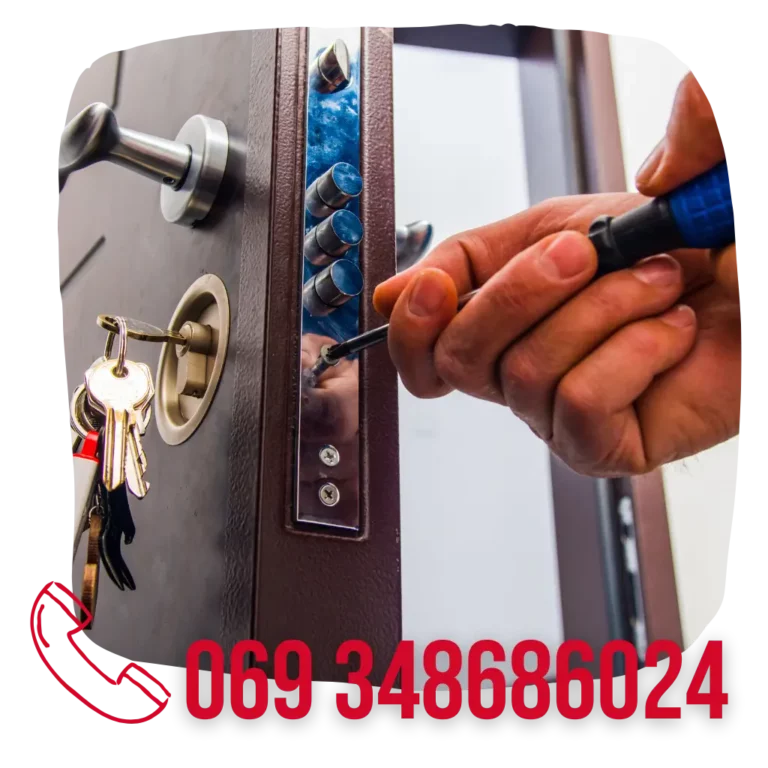 Schlüsseldienst Frankfurt bei der beschädigungsfreien Türöffnung